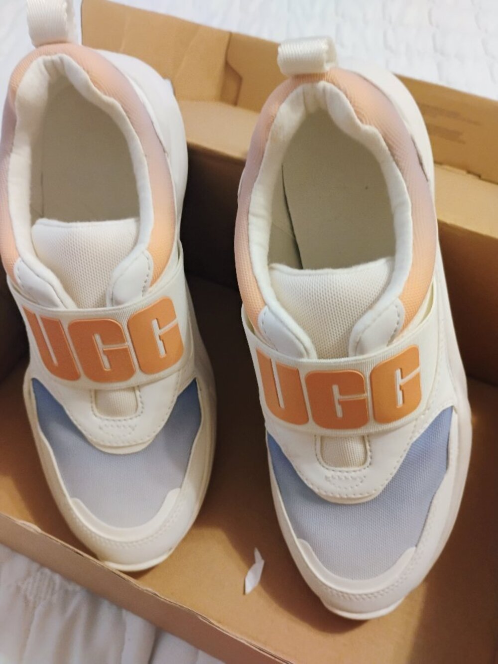 Ugg women's low top tennis shoes slide ons